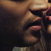 10 frases falsas que los hombres dicen para llevar a una chica a la cama