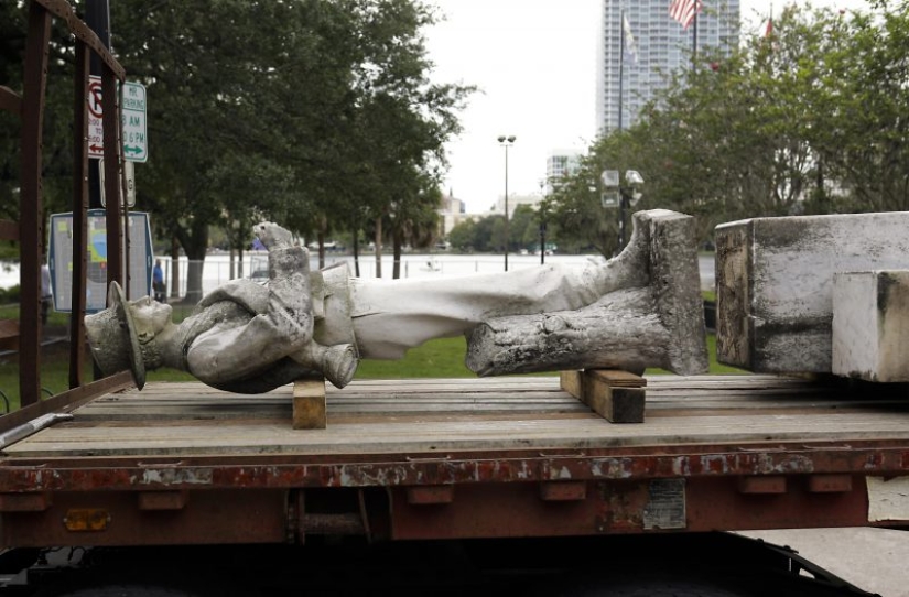 10 interesting finds made inside the statues