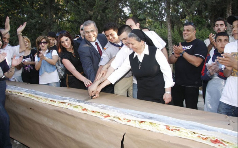 10 Largest Portions of Food Ever Cooked in the World