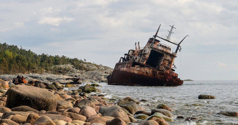 10 most spectacular shipwrecks from different parts of the world