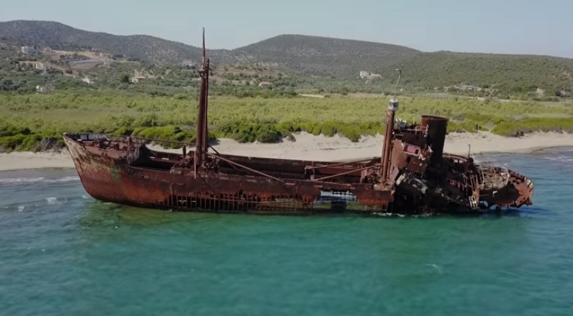 10 most spectacular shipwrecks from different parts of the world