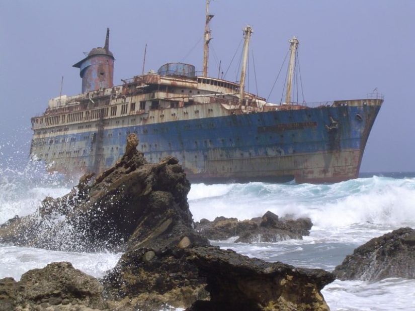 10 most spectacular shipwrecks from different parts of the world