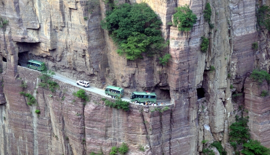 10 most unusual roads in the world