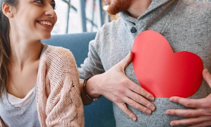 10 obvious reasons why men fall in love with women