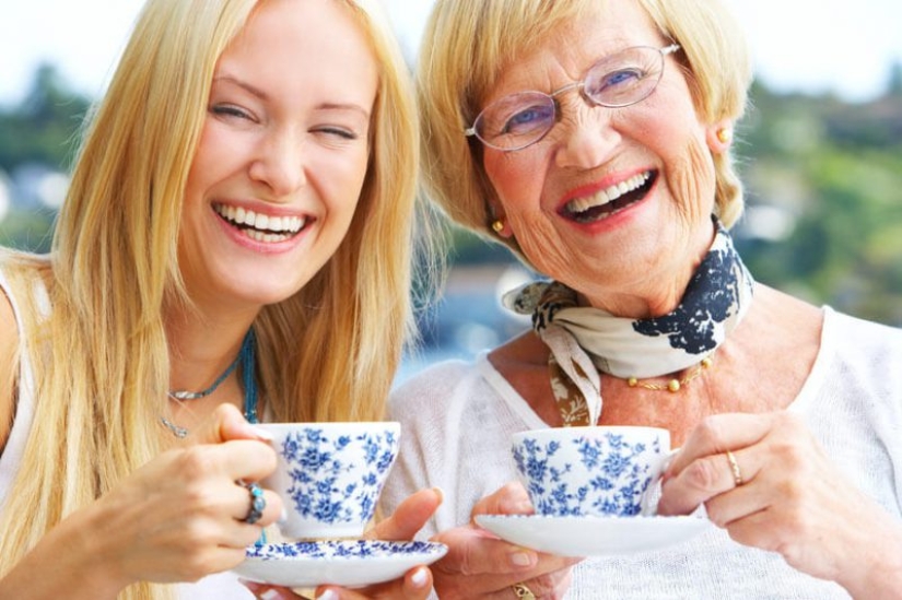 10 obvious reasons why men fall in love with women