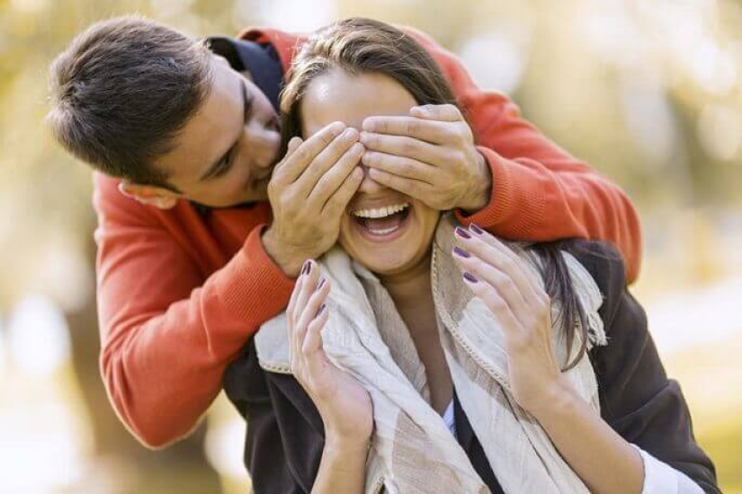 10 obvious reasons why men fall in love with women