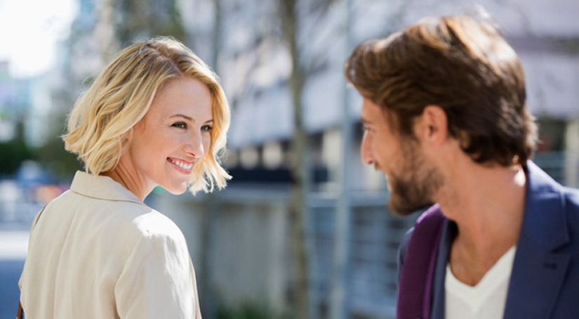 10 obvious reasons why men fall in love with women