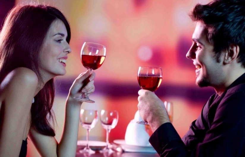 10 obvious reasons why men fall in love with women