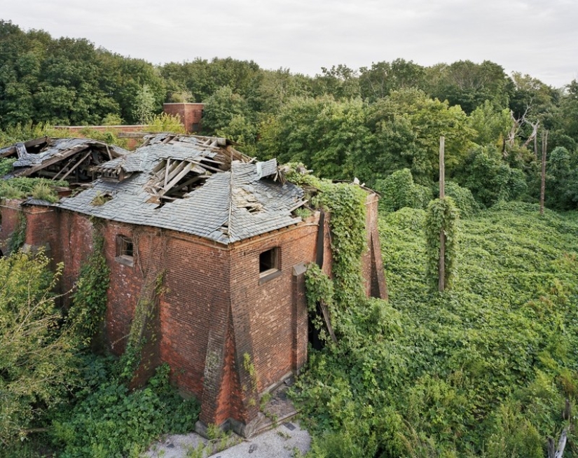 10 places abandoned by people 10 places abandoned by people