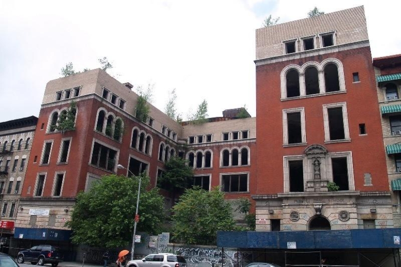 10 post-apocalyptic locations in major cities around the world
