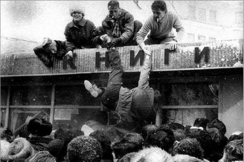 10 scarce goods that Soviet citizens tried to "get" in any way 10 scarce goods that Soviet citizens tried to "get" in any way