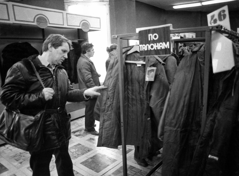10 scarce goods that Soviet citizens tried to "get" in any way 10 scarce goods that Soviet citizens tried to "get" in any way