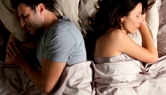 10 sleep poses that clearly characterize the relationship within a couple
