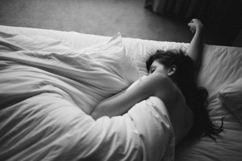 11 reasons to sleep naked 11 reasons to sleep naked