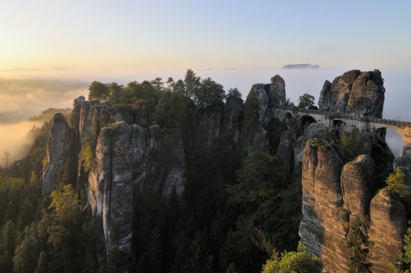 12 Borders Between Countries That Break All Stereotypes