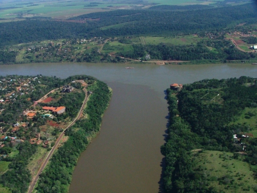 12 Borders Between Countries That Break All Stereotypes