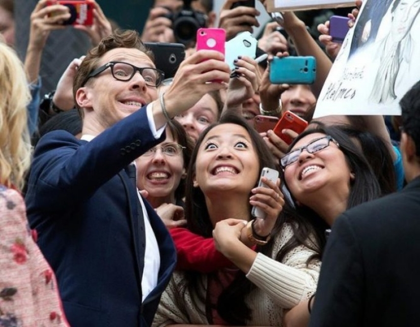 12 celebrities who made a very funny selfie with his fans 12 celebrities who made a very funny selfie with his fans