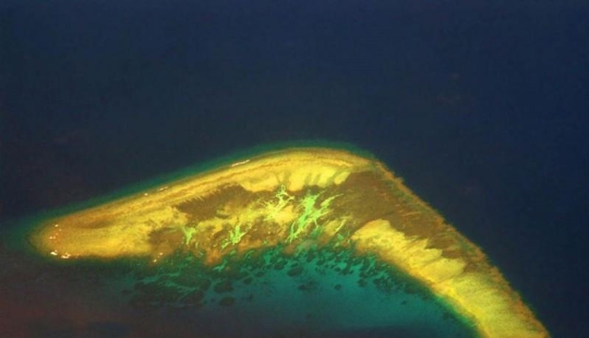 12 Islands with amazing contours