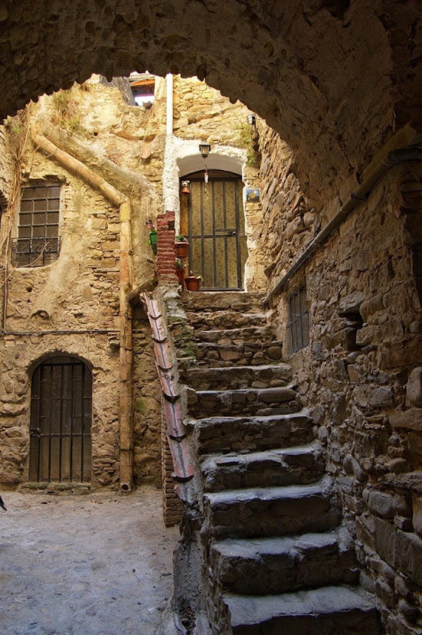 12 Italian ghost towns