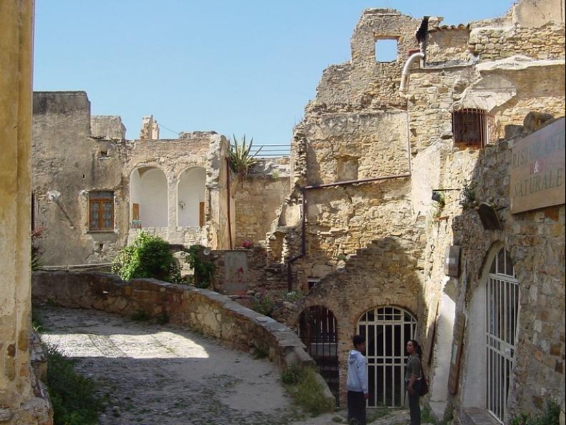 12 Italian ghost towns