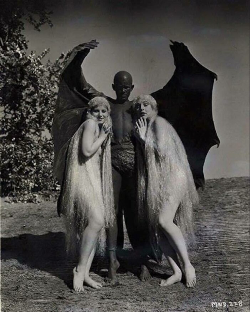 12 Photos From The Past That Are Incredibly Unsettling