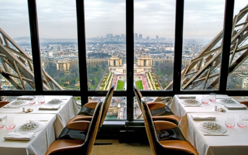 12 restaurants where you will not have time to eat