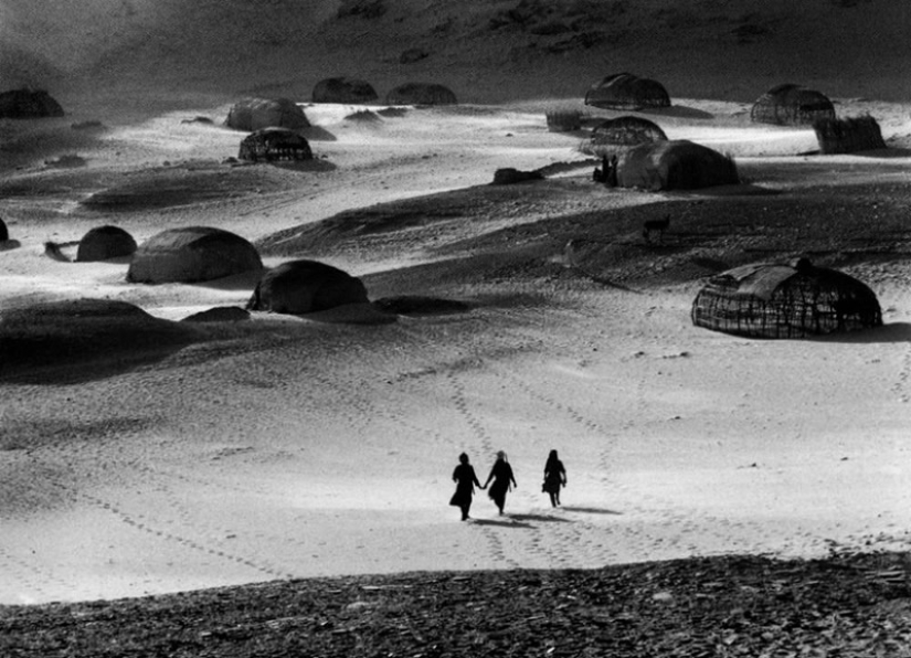 12 Timeless Black and White Photographs That Showcase the Genius of Legendary Photographers