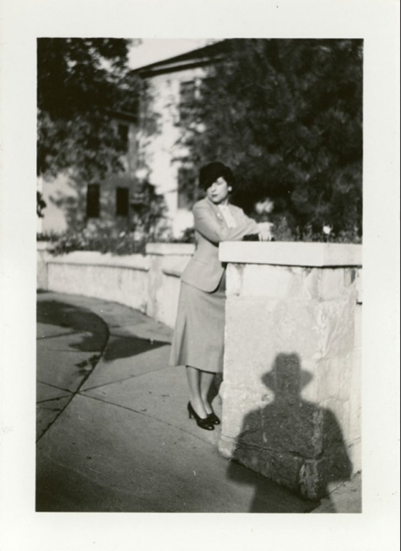 13 fotos vintage en las que las personas son perseguidas por la sombra de una persona desconocida en un sombrero 13 fotos vintage en las que las personas son perseguidas por la sombra de una persona desconocida en un sombrero
