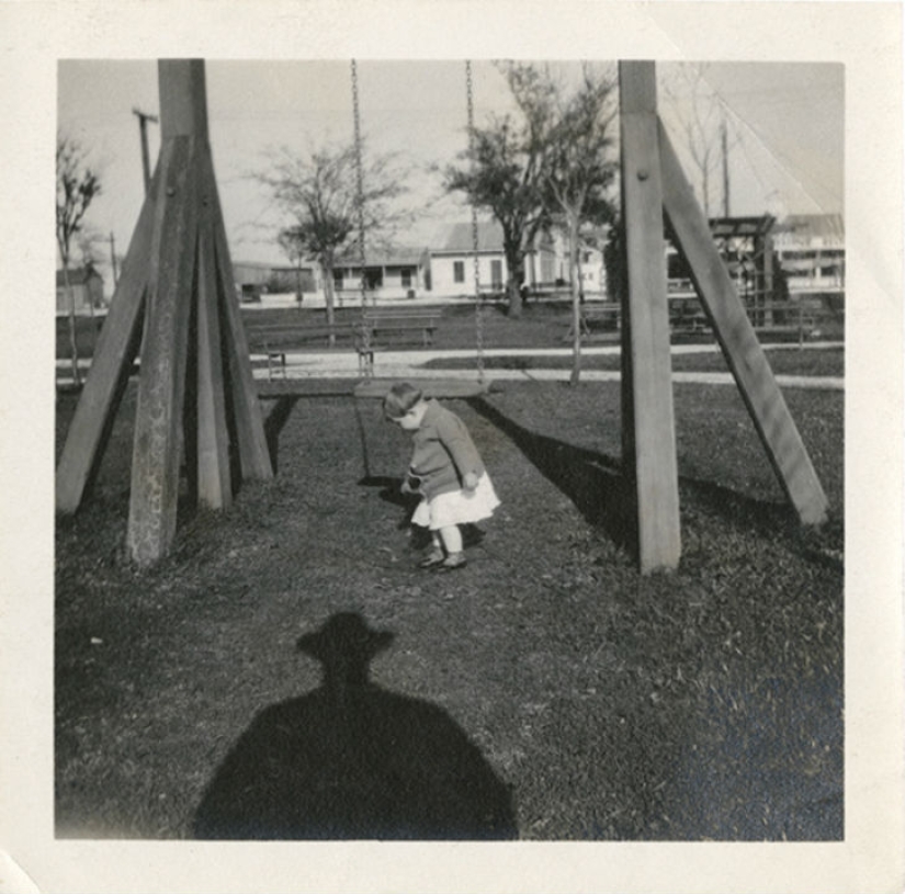 13 fotos vintage en las que las personas son perseguidas por la sombra de una persona desconocida en un sombrero 13 fotos vintage en las que las personas son perseguidas por la sombra de una persona desconocida en un sombrero