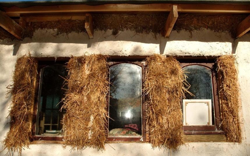 13 houses made of strange building materials
