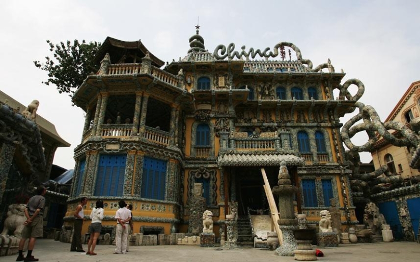13 houses made of strange building materials
