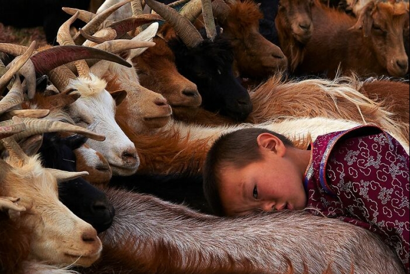 13 Striking Images That Capture The Essence Of Life And Heritage Across Different Cultures By Andrew Newey