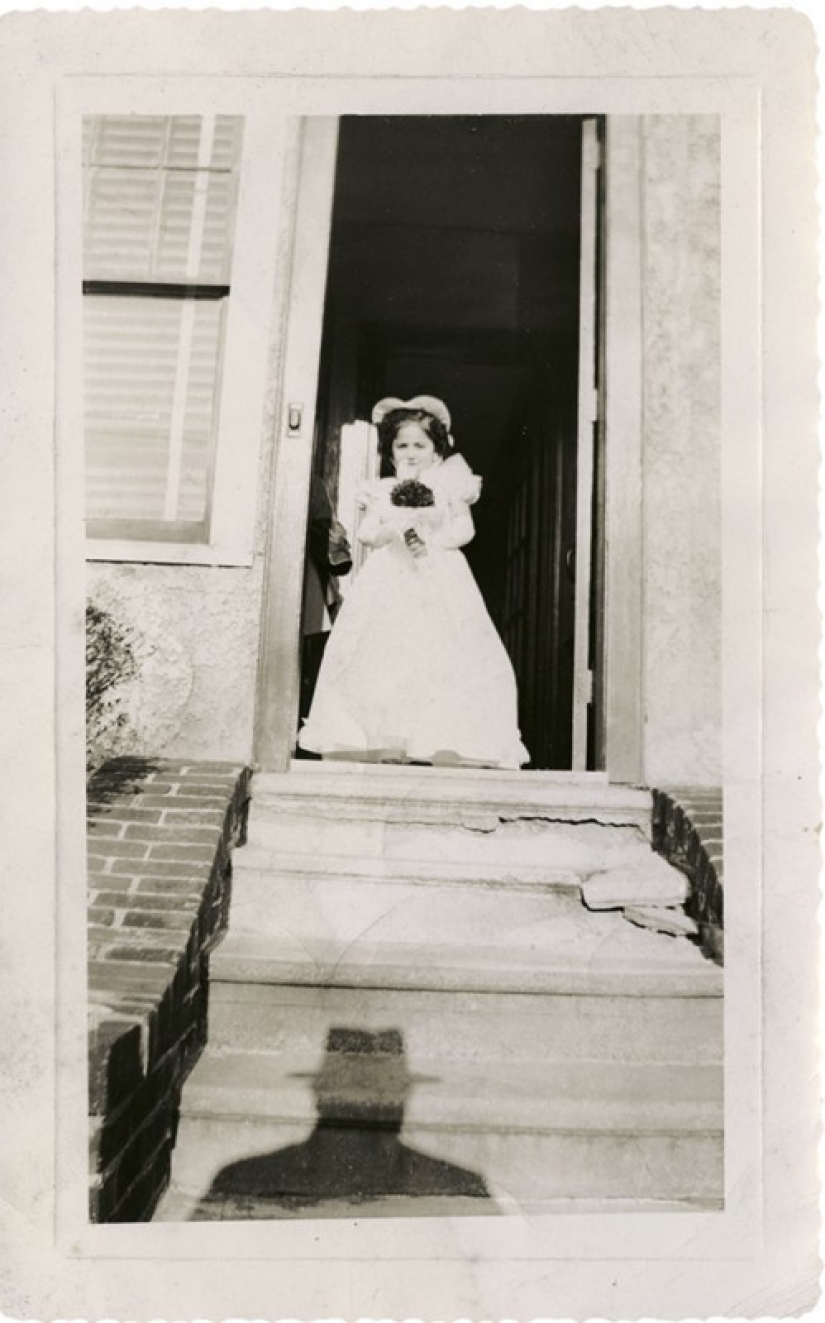 13 vintage photos in which people are haunted by the shadow of an unknown person in a hat 13 vintage photos in which people are haunted by the shadow of an unknown person in a hat
