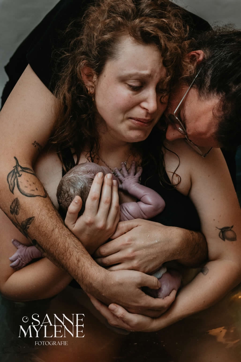 14 Heart-Touching Winning Photos from the 15th Annual Birth Photography Competition