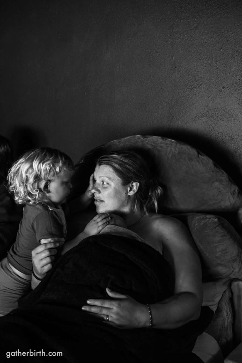 14 Heart-Touching Winning Photos from the 15th Annual Birth Photography Competition