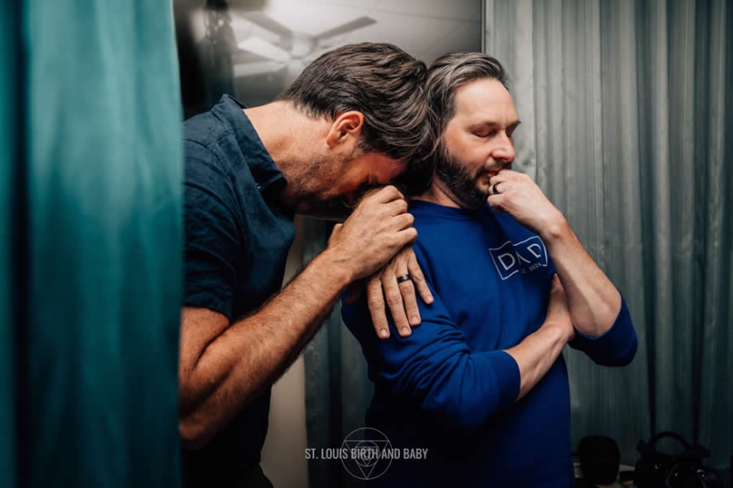 14 Heart-Touching Winning Photos from the 15th Annual Birth Photography Competition