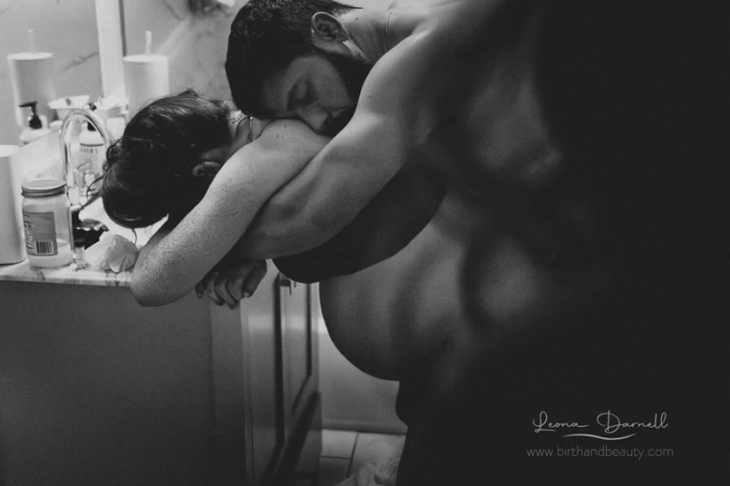 14 Heart-Touching Winning Photos from the 15th Annual Birth Photography Competition