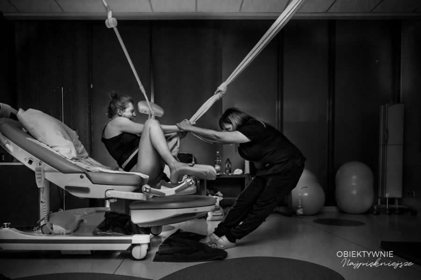 14 Heart-Touching Winning Photos from the 15th Annual Birth Photography Competition