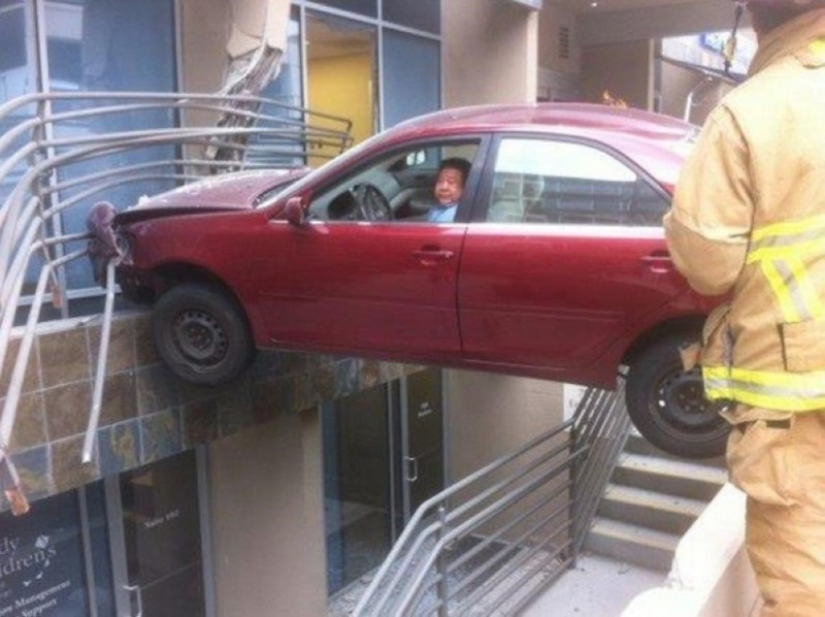 15 real road accidents that look like the frames of action-packed films