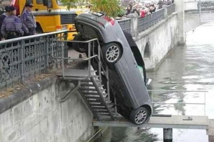15 real road accidents that look like the frames of action-packed films