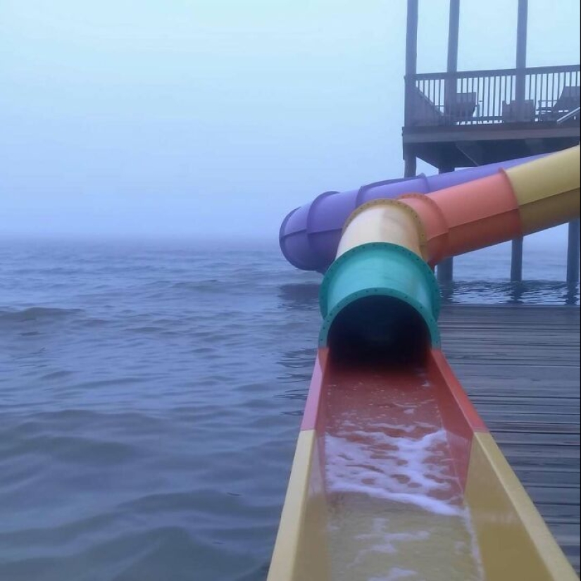 16 Liminal Spaces That You May Either Want To Get Out Of ASAP Or Stay In Forever