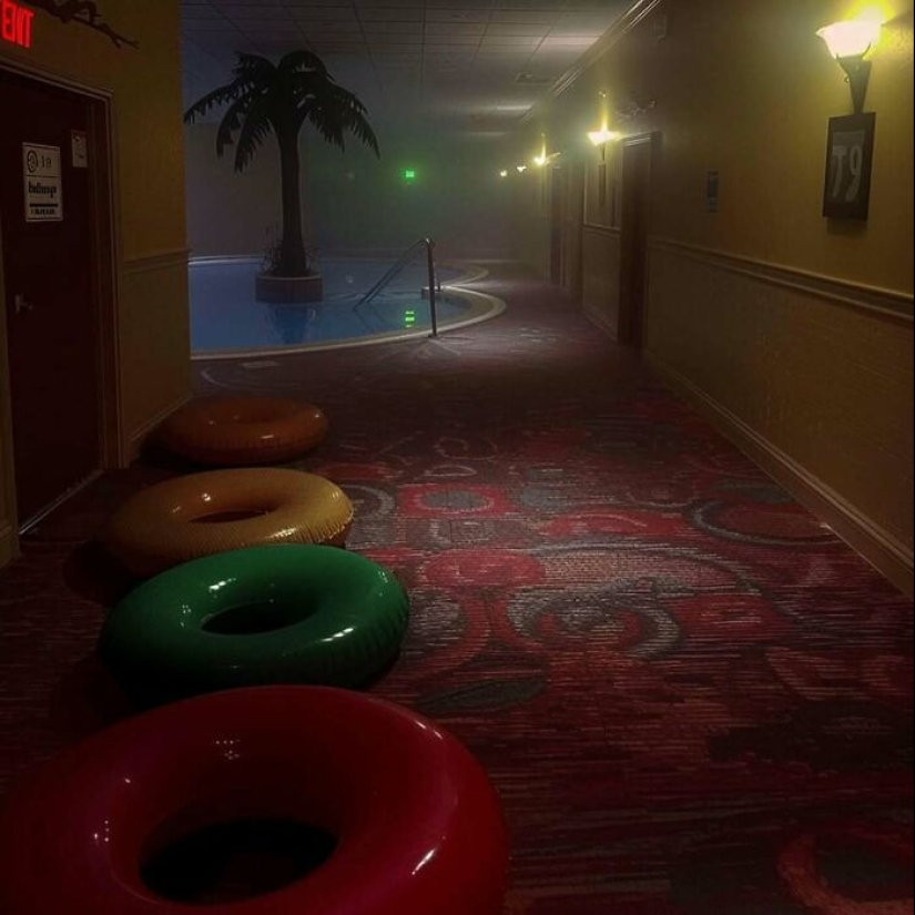 16 Liminal Spaces That You May Either Want To Get Out Of ASAP Or Stay In Forever