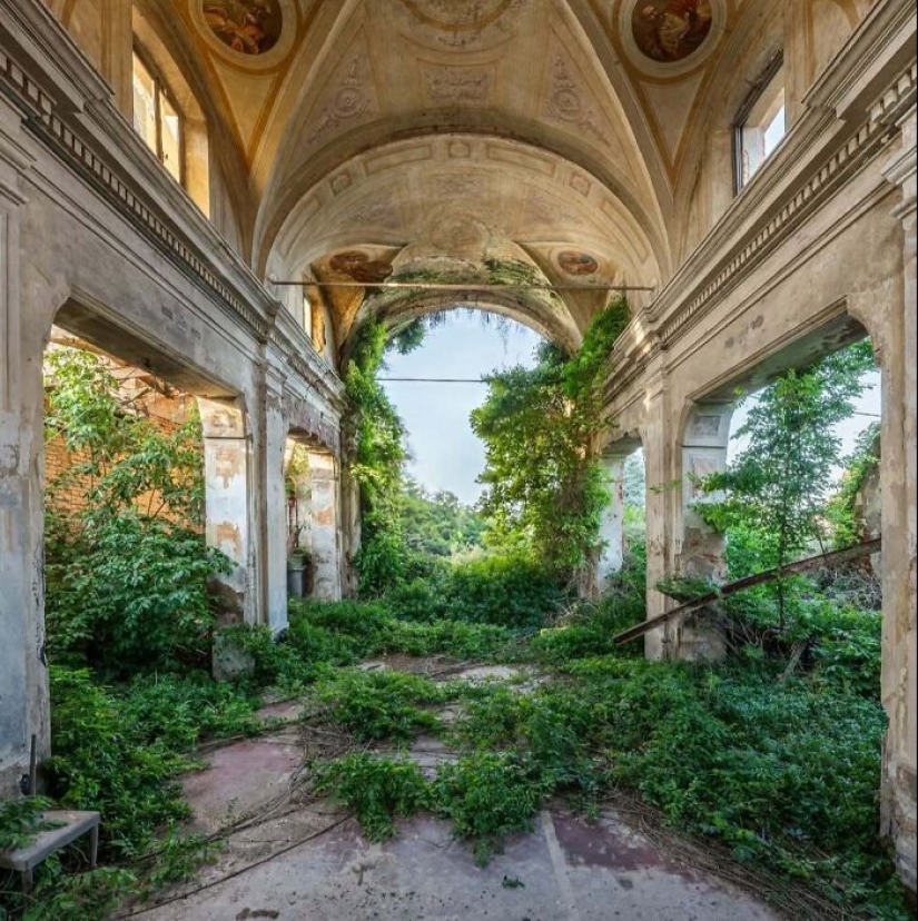16 Pics That Showcase Nature Taking Over Lost Civilization