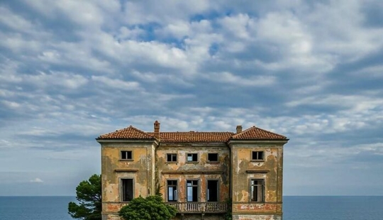 16 Pics That Showcase Nature Taking Over Lost Civilization