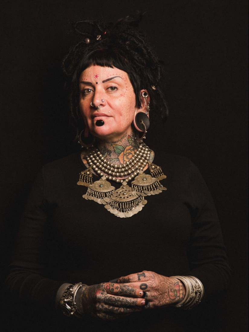 16 Women Showing Off Amazing Body Modifications 16 Women Showing Off Amazing Body Modifications