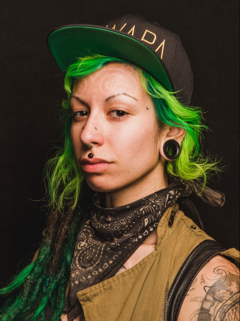 16 Women Showing Off Amazing Body Modifications 16 Women Showing Off Amazing Body Modifications