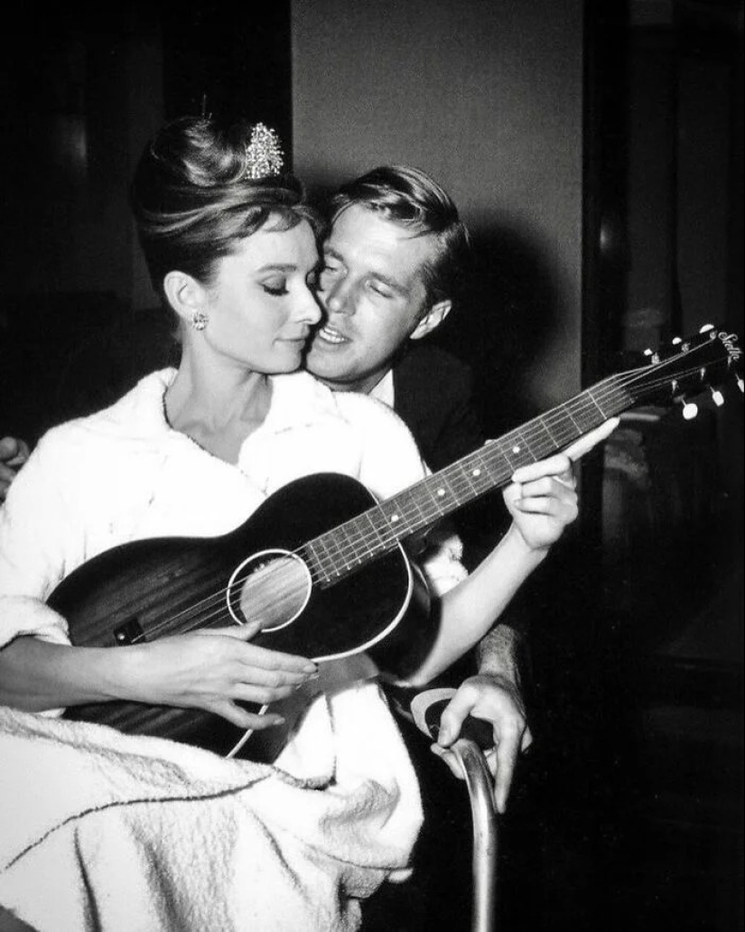 2-year-old Elvis, Monroe with soldiers and other rare archival photos of stars 2-year-old Elvis, Monroe with soldiers and other rare archival photos of stars
