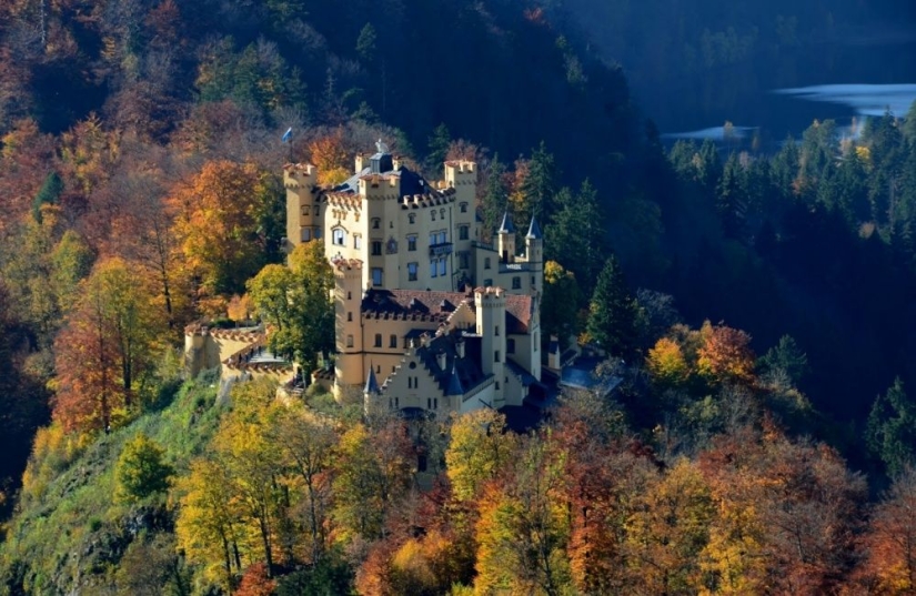 20 coolest castles in which you want to stay to live