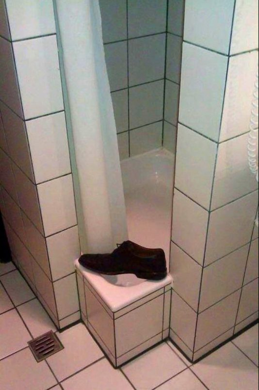 20 diseñadores que la pata del perro en la creación de sus "obras maestras" 20 diseñadores que la pata del perro en la creación de sus "obras maestras"