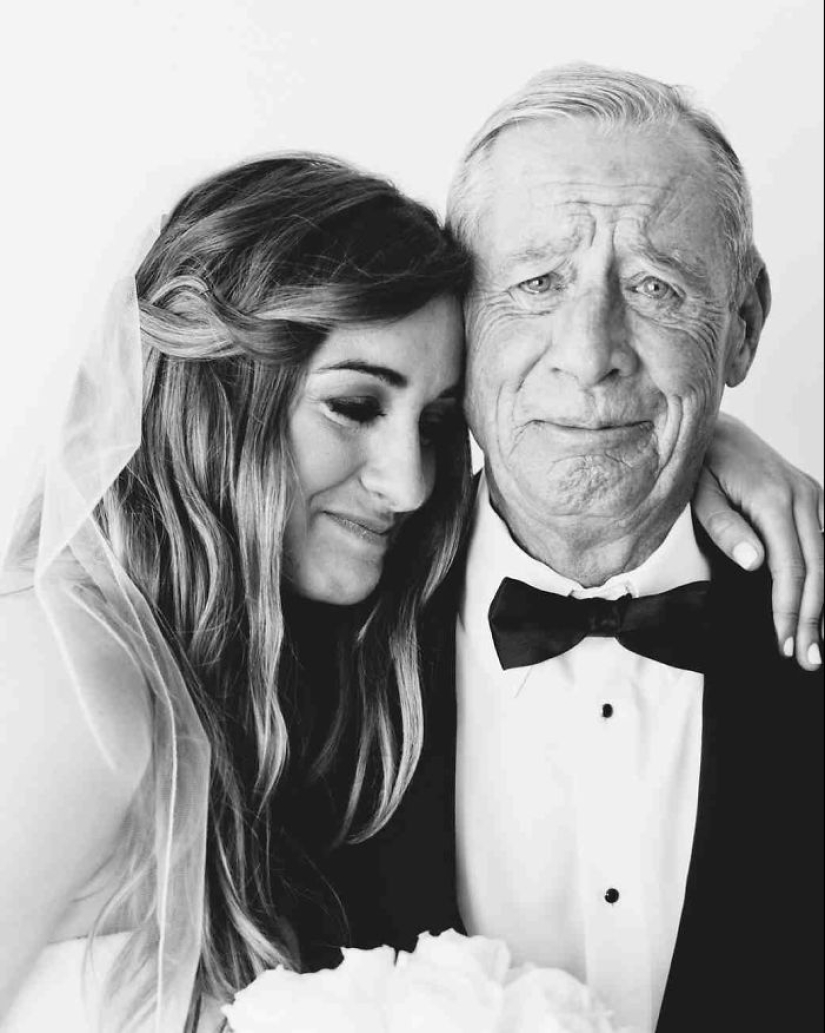 20 emotional photos, of parents first saw their daughters in wedding dresses